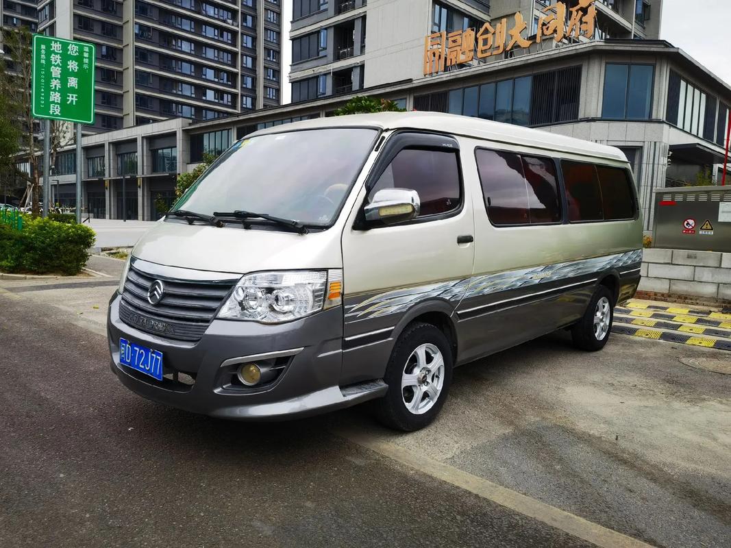金龙9座商务车报价及图片,金龙9座小客车报价