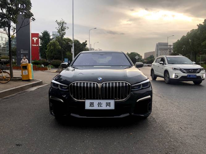 宝马760mli(宝马760li多少钱一辆)