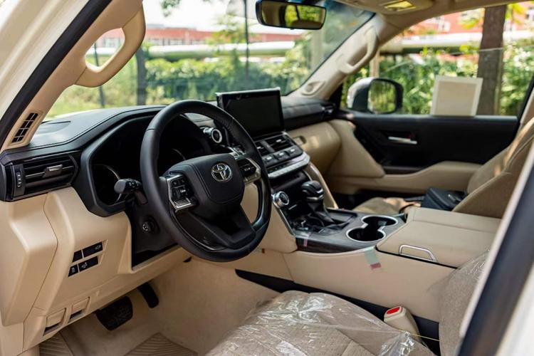 丰田兰德酷路泽内饰图片／丰田兰德酷路泽内饰图片及价格