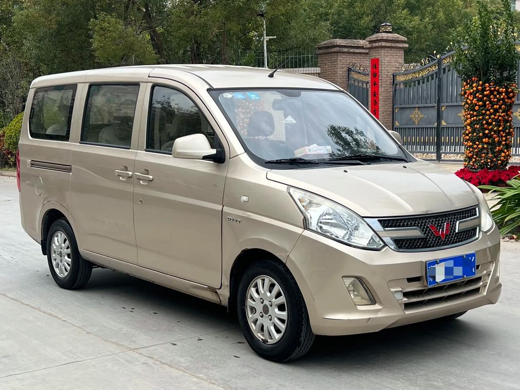 五菱荣光v新款,五菱荣光v新款五座